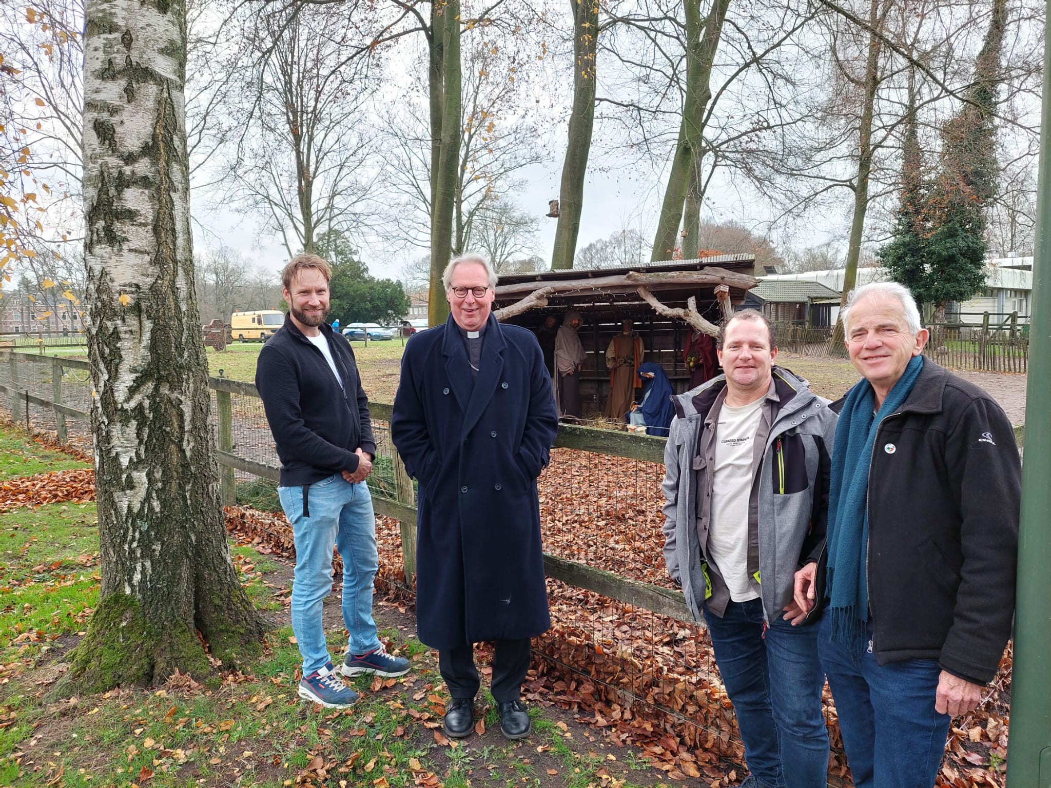 Bisschop De Korte Bezoekt Dierenweide Foto 2