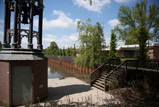 2013 Carillion, Vijver, PMT Gebouw (1)